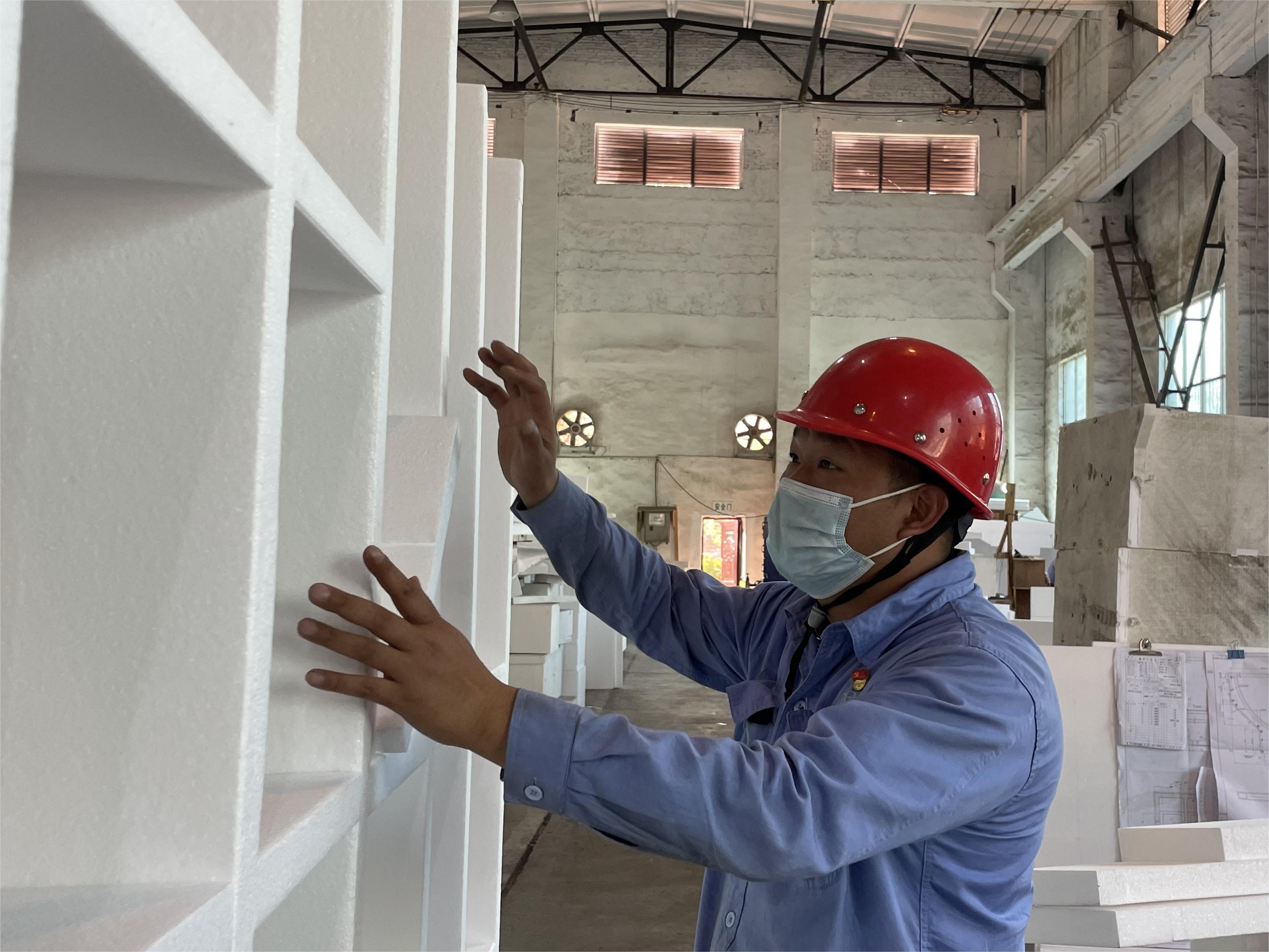 【身邊榜樣】雷建偉：扎根一線深耕耘，力行匠人“?！背霾?></div>
                    <div   id=